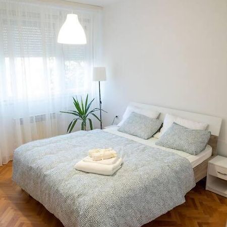 Dora Apartment Ni Exterior foto